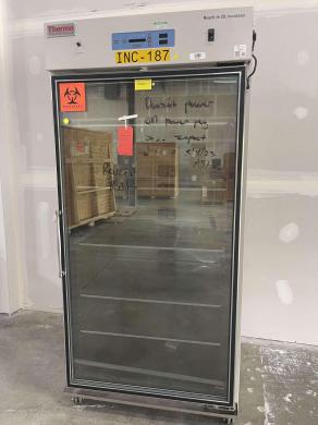 Thermo Scientific Model 3950 Large Capacity 821L CO2 Incubator with Stainless Steel Chamber-cover