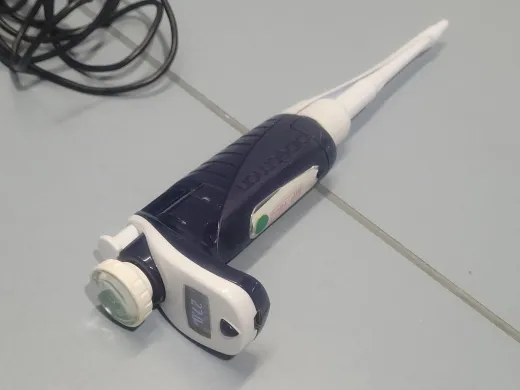 Gilson P300M Single-Channel Electronic Pipette, 20-300 µl