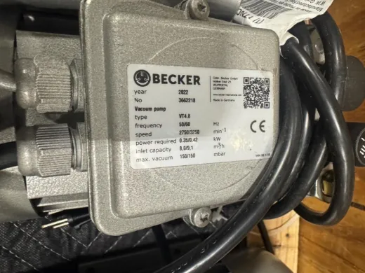 Becker VT4.8 Motor-Integrated Rotary Vane Vacuum Pump for Laboratory Use