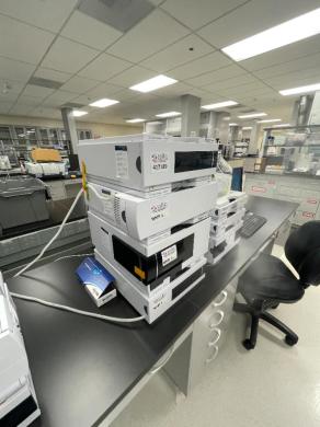 Agilent 1200 Series Modular HPLC System with Diode Array Detector (DAD)-cover
