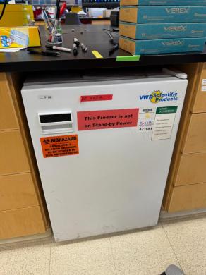 VWR U2005GA14 Undercounter Laboratory Freezer with R134a Refrigerant-cover
