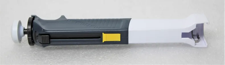 Gilson Distriman Repetitive Positive-Displacement Pipette with Adjustable Volume and Digital Readout