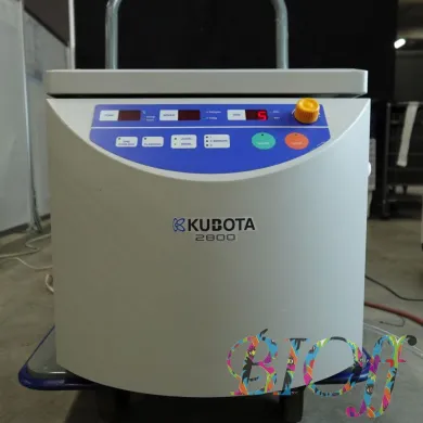 KUBOTA 2800 Benchtop Refrigerated Centrifuge with RS-240 Rotor