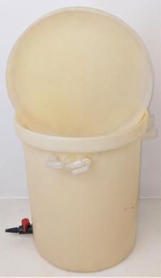 Nalgene 54102-0005 Cylindrical LLDPE Tank with Cover and Spigot - 18.9L-cover