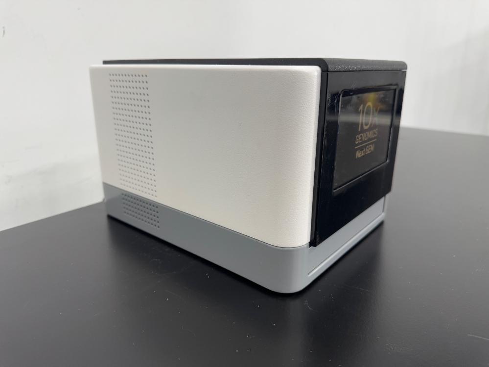10x Genomics Next GEM Chromium Controller Microfluidics Instrument for Single-Cell Genomics