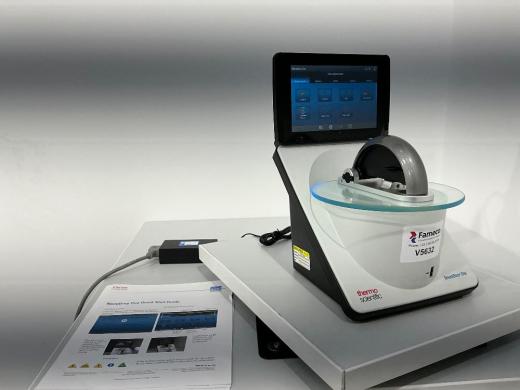 Thermo Fisher Scientific NanoDrop One C UV/VIS Microvolume Spectrophotometer-cover