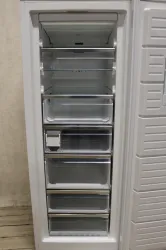 Siemens KGS GSUU41A Upright Laboratory Freezer (-16°C to -26°C, 360 L), 2 of 3