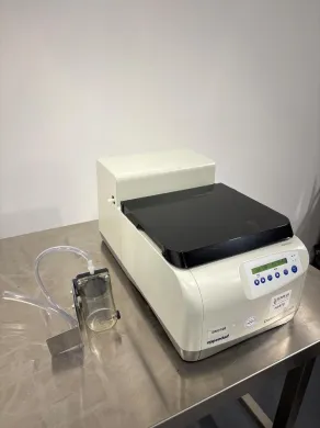 Eppendorf 5305 Concentrator Plus Benchtop Centrifuge for Sample Concentration