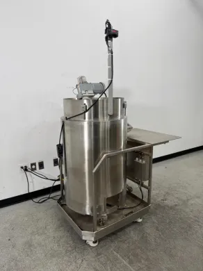 Thermo Scientific HyClone Single Use Bioreactor with Integrated Motor Agitator and Control Panel