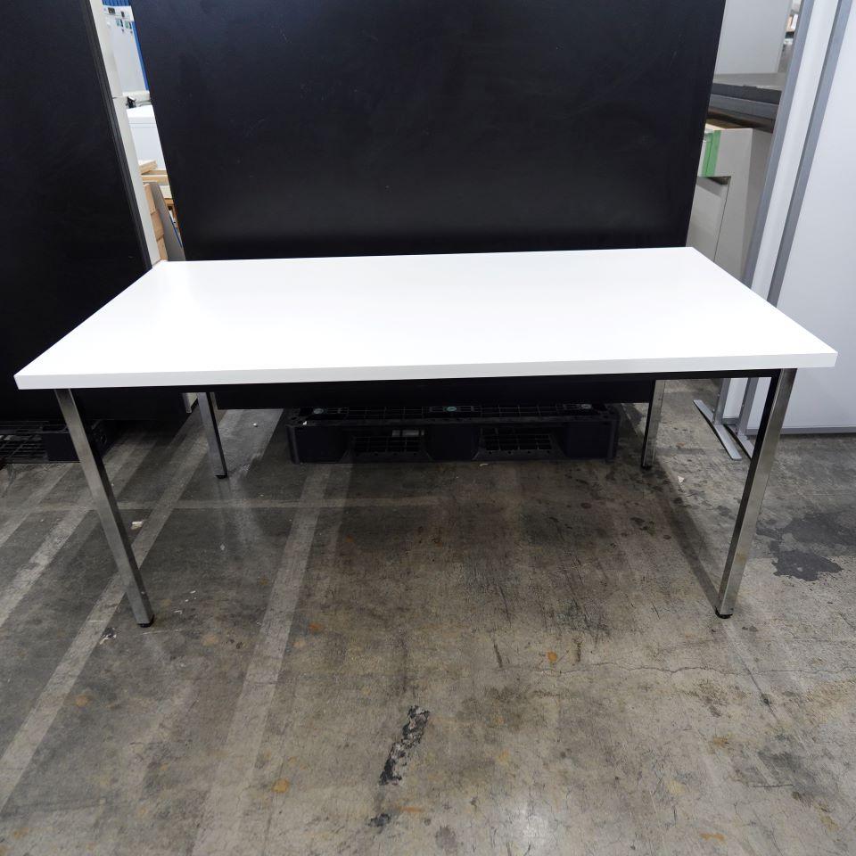 TRUSCO TD1575 Laboratory Workbench with White Top and Silver Legs, 1500×750×700mm