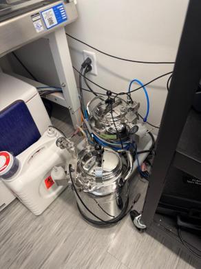 BD FACSMelody Benchtop Cell Sorter with Integrated Biosafety Cabinet-cover