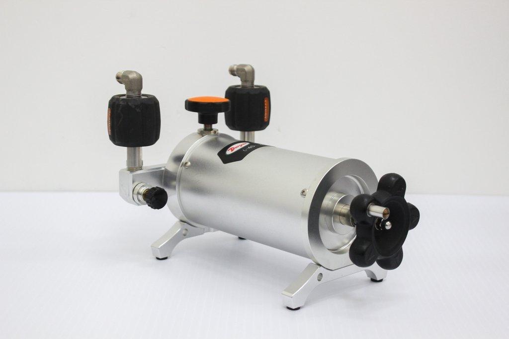 Dwyer LPCP-2 Low Pressure Calibration Pump