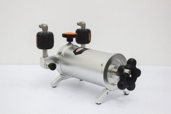 Dwyer LPCP-2 Low Pressure Calibration Pump-cover