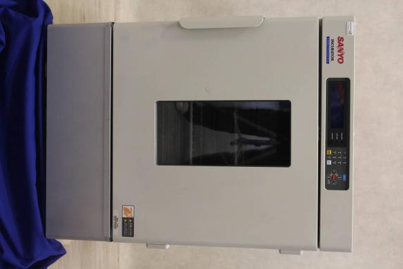 Sanyo MIR-154 Refrigerated Incubator-cover