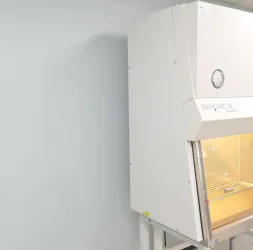 Baker SterilGARD Class II A2 Biosafety Cabinet with Vertical Laminar Airflow and HEPA Filtration, 2 of 12