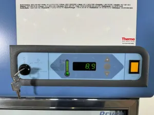 Thermo Scientific Revco RGL1204AS Laboratory Refrigerator with Glass Door & Adjustable Shelves, 4 of 7