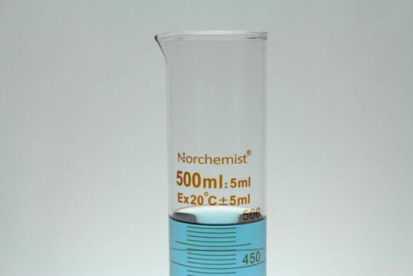 Norchemist GP-GC-0023 500 mL Borosilicate Glass Graduated Cylinder-cover