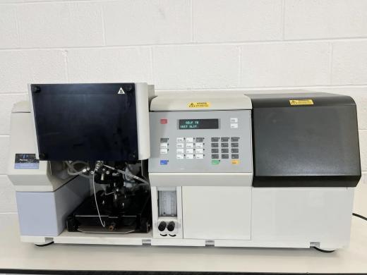 Perkin Elmer AAnalyst 100 Flame Atomic Absorption Spectrometer with Universal GemTip Nebulizer-cover