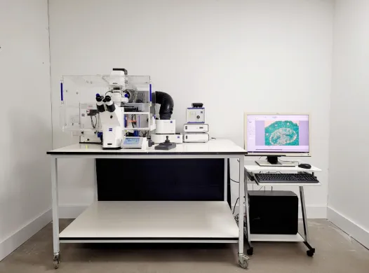 Zeiss PALM Microbeam System with Observer.Z1 Microscope and XL-PALM Incubator