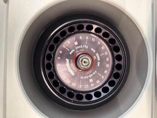 Eppendorf 5424 Benchtop Microcentrifuge for PCR Plates and Microtubes-cover