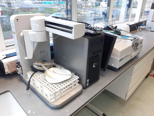 Varian Cary 300 Bio UV-Vis Spectrophotometer with SPS 3