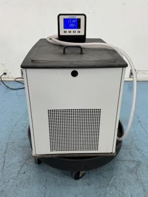 VWR Recirculating Water Bath Model 89203-010 with Digital Temperature Control-cover