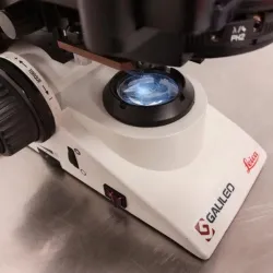 Leica DM2500 Trinocular Microscope, 5 of 16