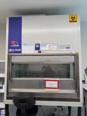 Clyde-Apac Ultra Safe Series 2010 4' Class II Biosafety Cabinet with HEPA Filtration and Vacuum Pump-cover