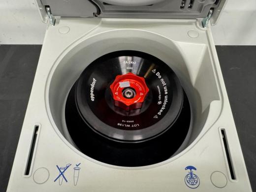 Eppendorf 5420 Refrigerated Benchtop Centrifuge-cover