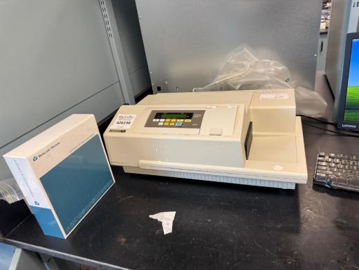 Molecular Devices SpectraMax M2e Multi-Mode Microplate Reader for Absorbance, Fluorescence, and Luminescence Detection-cover