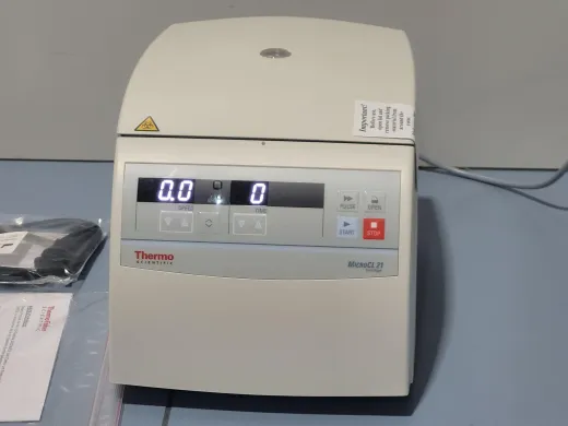 Thermo Scientific Micro CL21 Non-Refrigerated Benchtop Centrifuge with Fixed-Angle Rotor 75003424