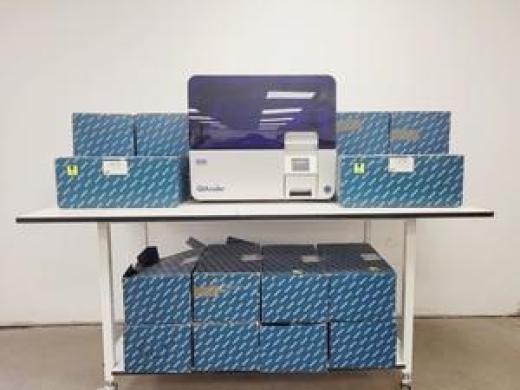 Qiagen QIAcube Nucleic Acid Purification System Lab-cover