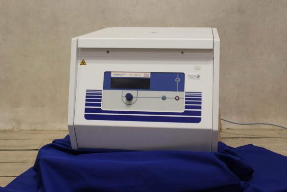 Sigma 4-15C High-Speed Laboratory Centrifuge-cover