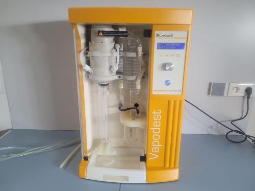 Gerhardt Vapodest 45S Distiller with Automatic Titration-cover