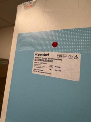 Eppendorf Bioflo 320 Bioreactor System-cover