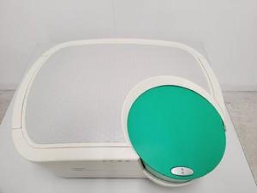 Bio-Rad QX100 Droplet Reader Lab-cover