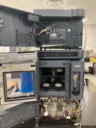 Waters Acquity Ultra-Performance Liquid Chromatography System with PDA Detection, 2 of 4