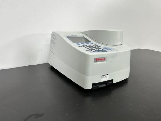 Thermo Scientific Genesys 6 UV/Vis Spectrophotometer-cover