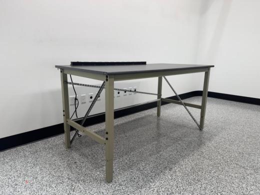 Global Industrial 6' Laboratory Bench-cover