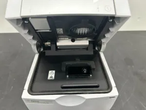 Agilent Bioanalyzer 2100 G2939B Microfluidic Platform for Nucleic Acid and Protein Analysis, 2 of 4