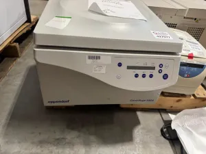 Eppendorf 5804 Benchtop Centrifuge with Digital Control Panel, 2 of 3