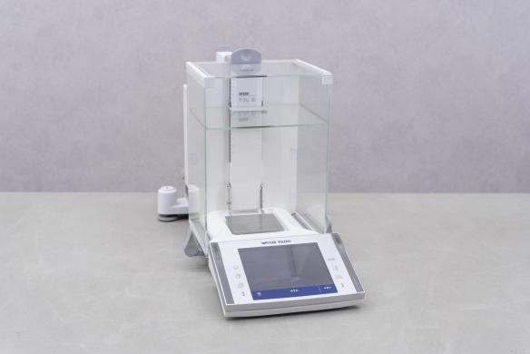 Mettler XP205 Analytical Balance with Bluetooth and Density Determination-cover