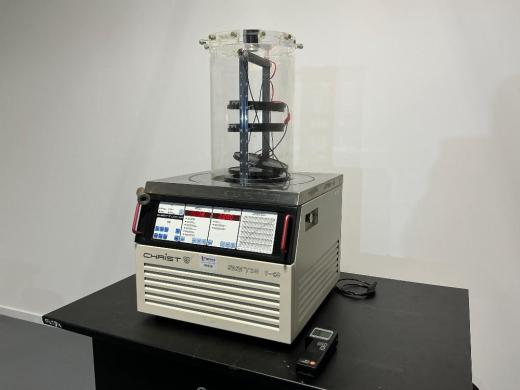 Christ Beta 1-8 Laboratory Freeze Dryer with Transparent Cylindrical Drying Chamber-cover