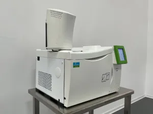PerkinElmer Clarus 590 Benchtop Gas Chromatograph with Integrated Touchscreen and TotalChrom Software, 2 of 4