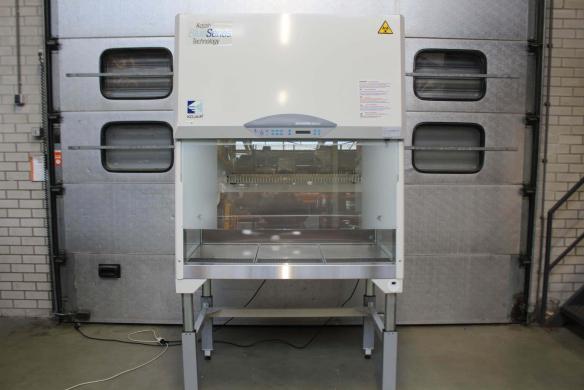 Kojair BioWizard Silver SL-130 Biological Safety Cabinet-cover