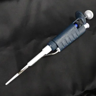 Gilson P20 Micropipette Model F144056M, Calibrated, 2-20 µL Volume Range