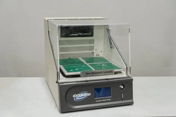 New Brunswick Innova 40 Orbital Shaking Incubator with Temperature Control