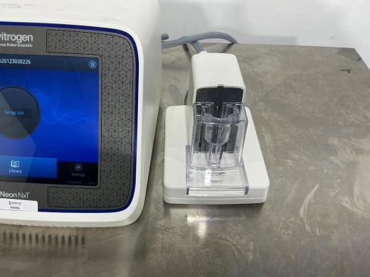 Invitrogen Neon NxT Electroporation System for Efficient Cell Transfection-cover