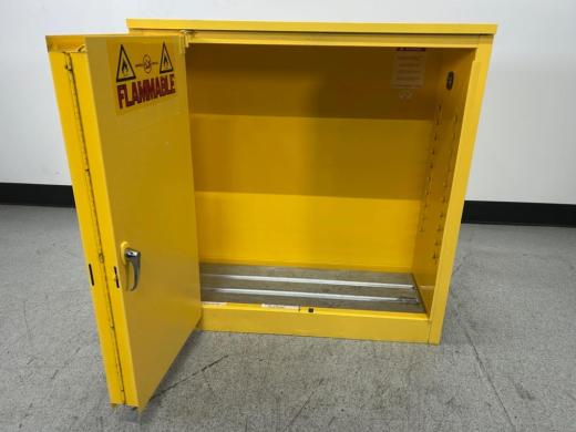 Justrite 30-Gallon Flammable Liquid Safety Storage Cabinet with FM Approval-cover