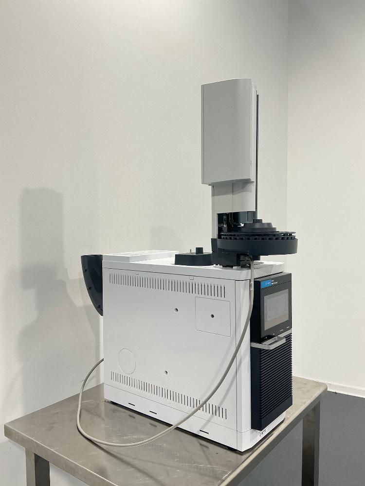 Agilent GC Intuvo 9000 (G3950A) with ALS 7650A (G4567A) Autosampler Gas Chromatography System